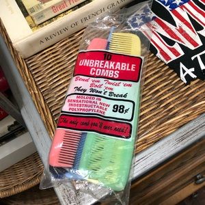 Vintage Retro Plastic Comb Set